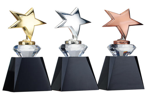 国内黄金交易正规平台有哪些？选平台莫人云亦云需独立思考