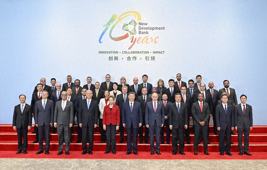 4月29日上午习近平访金砖国家新开发银行并会见罗塞芙？