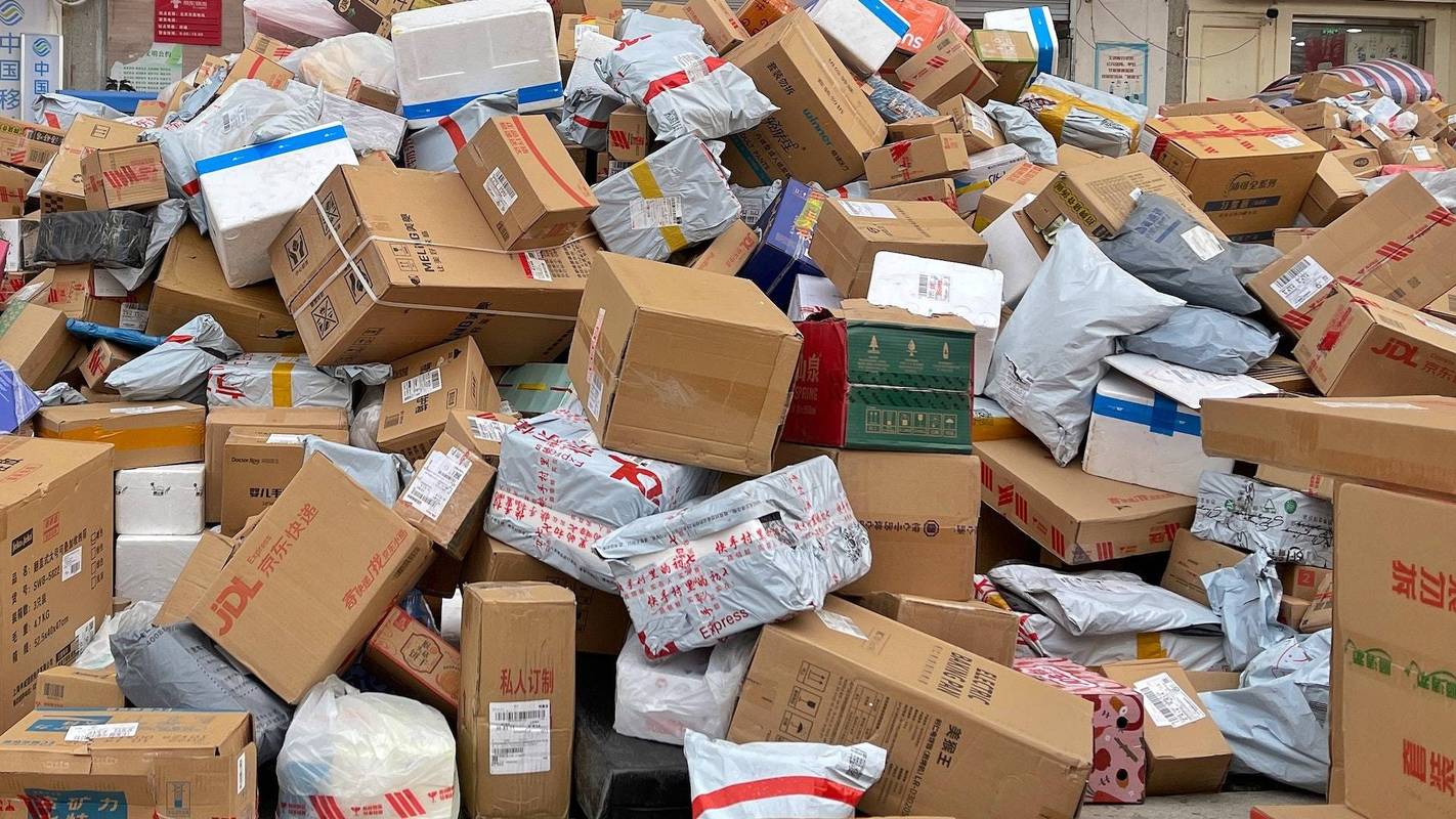 儿童节京东快递员要求加钱配送，客服竟无效处理？