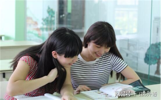 世界观与价值观的英文翻译解析：意识形态与判断标准的对比