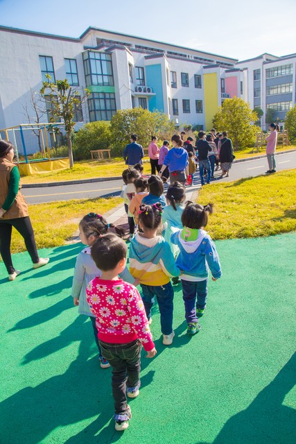 今日最新幼儿园校车价格行情走_普惠性民办幼儿园收费标准_幼儿园收费新规