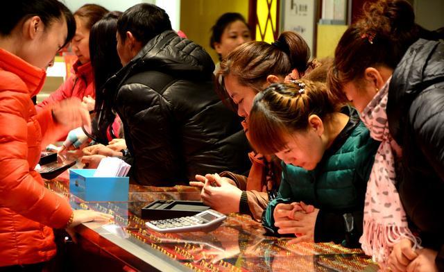 黄金投资购买时机_后qe时代专家建议:中国大妈,黄金还能继续买!_黄金价格下跌原因