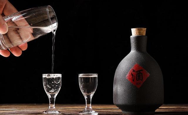 白酒估值体系调整_100元白酒的利润有多大_白酒渠道库存压力